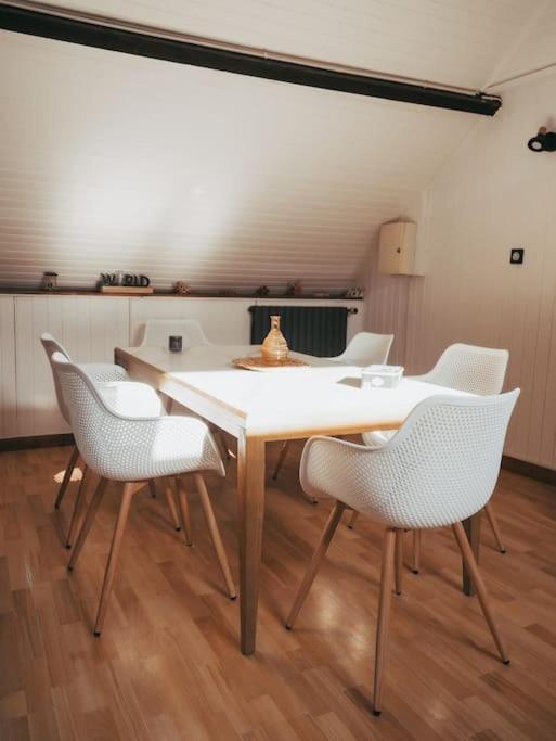 Appartement Avec Patio Sainte-Anne-d'Auray Bagian luar foto